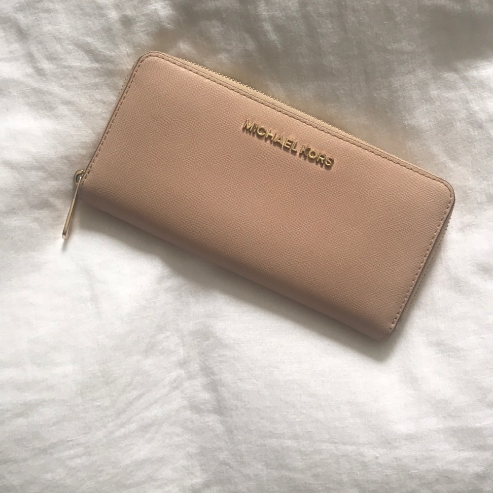 ✨Michael Kors Wallet✨